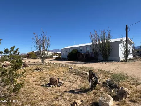 15454 S Carmen Rd, Yucca, AZ 86438