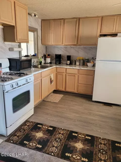 Kitchen - 27897 Evans Ave, Bouse, AZ 85325 photo 1 of 2