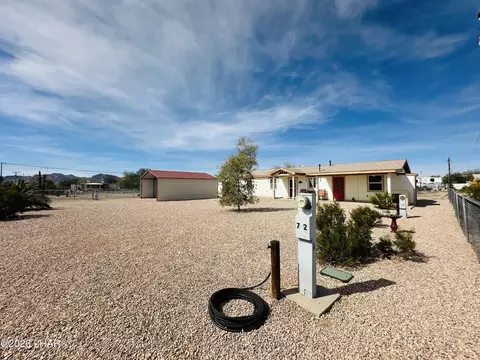 72 W Kenoyer Ln, Quartzsite, AZ 85346