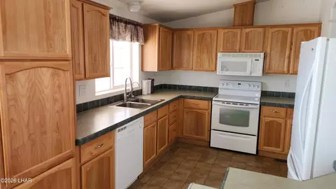 Kitchen - 49575 Rainbow Way, Quartzsite, AZ 85346 photo 2 of 3