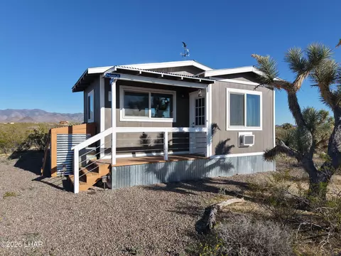 127 S Carrow Rd, Yucca, AZ 86438