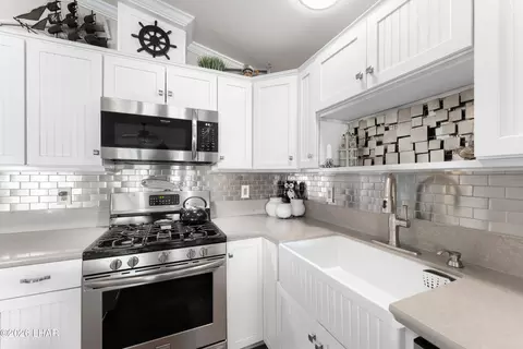 Kitchen - 232 E Riverfront Dr, Parker, AZ 85344 photo 5 of 7