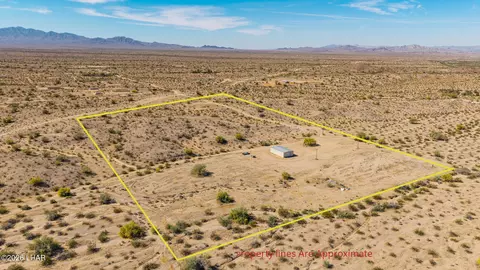 16634 S Diego Rd, Yucca, AZ 86438