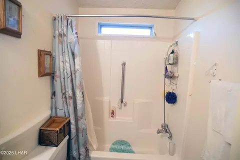 Bath - 4455 N Shadow Rd, Kingman, AZ 86409 photo 2 of 2