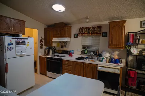Kitchen - 4455 N Shadow Rd, Kingman, AZ 86409 photo 2 of 2