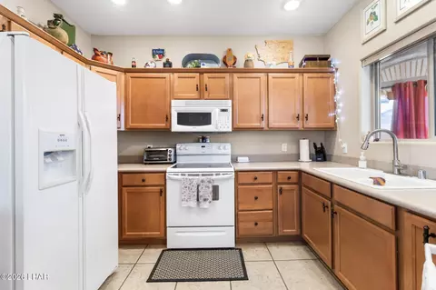 Kitchen - 7134 E Stoneaxe Dr, Kingman, AZ 86401 photo 1 of 6