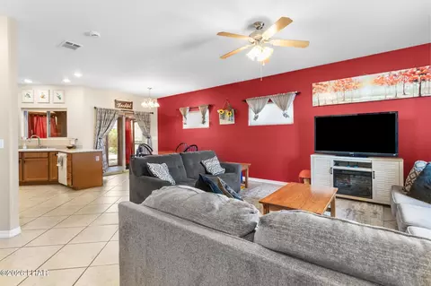 Living - 7134 E Stoneaxe Dr, Kingman, AZ 86401 photo 3 of 5