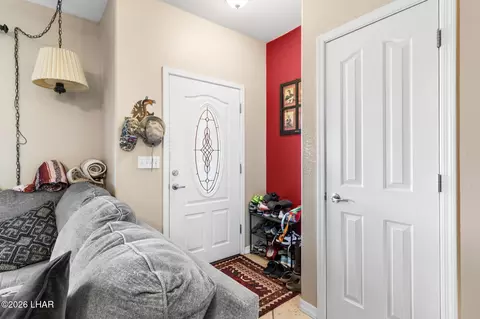 Entry Way - 7134 E Stoneaxe Dr, Kingman, AZ 86401 photo 2 of 4