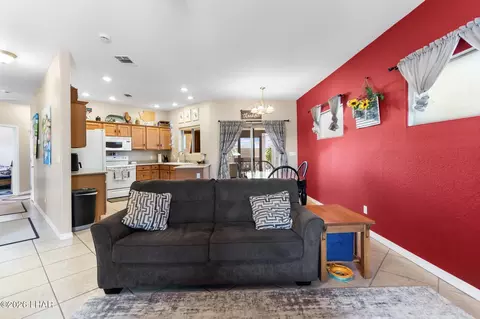 Living - 7134 E Stoneaxe Dr, Kingman, AZ 86401 photo 5 of 5