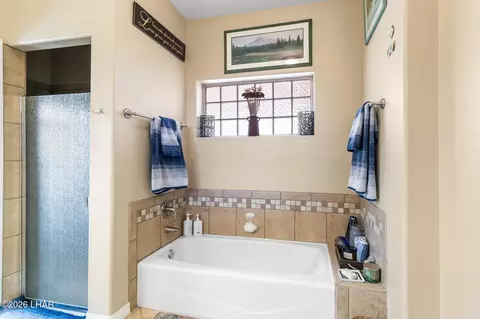 Bath - 7134 E Stoneaxe Dr, Kingman, AZ 86401 photo 4 of 5