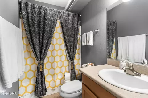 Bath - 7134 E Stoneaxe Dr, Kingman, AZ 86401 photo 1 of 5