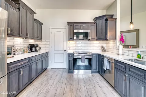 Kitchen - 8491 River View Villas Dr, Parker, AZ 85344 photo 6 of 9