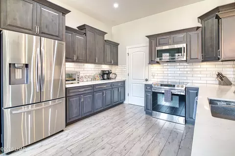 Kitchen - 8491 River View Villas Dr, Parker, AZ 85344 photo 5 of 9