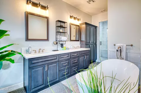 Bath - 8491 River View Villas Dr, Parker, AZ 85344 photo 7 of 11
