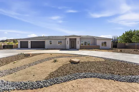 Exterior - 2250 Eastern St, Kingman, AZ 86401 photo 2 of 11