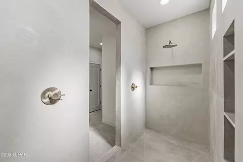 Bath - 2250 Eastern St, Kingman, AZ 86401 photo 6 of 7