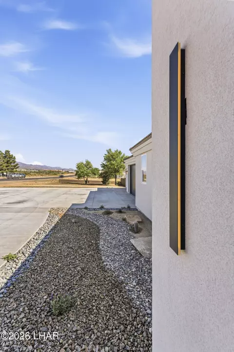 Exterior - 2250 Eastern St, Kingman, AZ 86401 photo 10 of 11