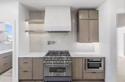 Kitchen - 2250 Eastern St, Kingman, AZ 86401 photo 9 of 11