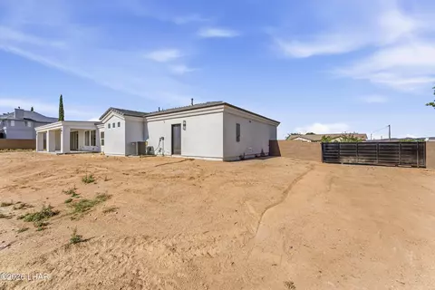 Exterior - 2250 Eastern St, Kingman, AZ 86401 photo 6 of 11