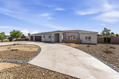 Exterior - 2250 Eastern St, Kingman, AZ 86401 photo 9 of 11