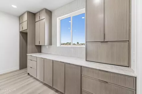 Kitchen - 2250 Eastern St, Kingman, AZ 86401 photo 8 of 11