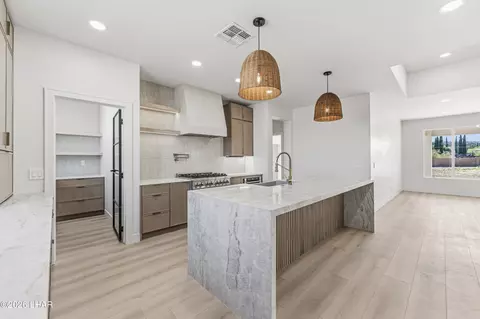 Kitchen - 2250 Eastern St, Kingman, AZ 86401 photo 4 of 11