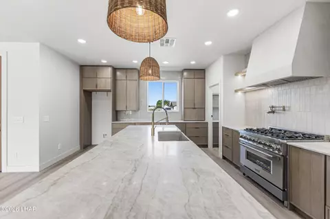 Kitchen - 2250 Eastern St, Kingman, AZ 86401 photo 10 of 11