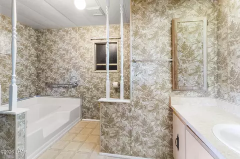 Bath - 2650 E Lass Ave, Kingman, AZ 86409 photo 2 of 4