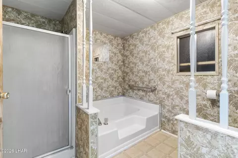 Bath - 2650 E Lass Ave, Kingman, AZ 86409 photo 3 of 4