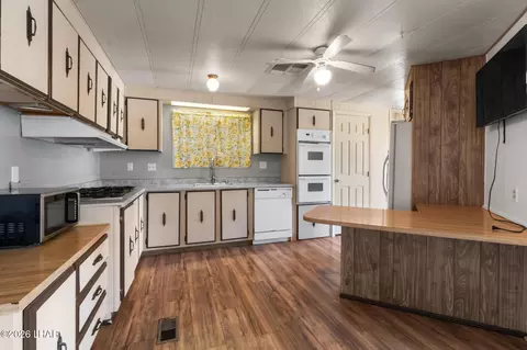 Kitchen - 2650 E Lass Ave, Kingman, AZ 86409 photo 2 of 5