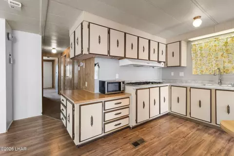 Kitchen - 2650 E Lass Ave, Kingman, AZ 86409 photo 4 of 5