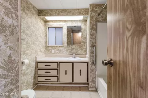 Bath - 2650 E Lass Ave, Kingman, AZ 86409 photo 1 of 4