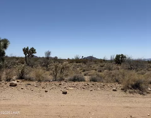000 E Maricopa Dr, Yucca, AZ 86438