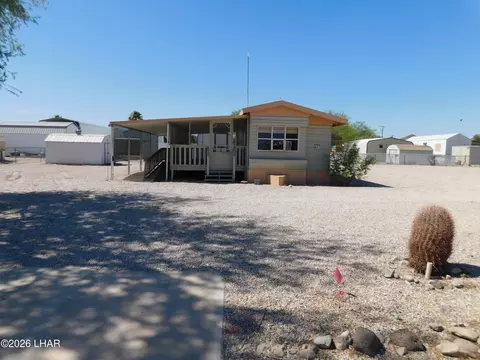 691 W Comanche Dr, Quartzsite, AZ 85346