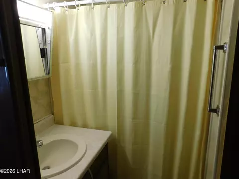 Bath - 691 W Comanche Dr, Quartzsite, AZ 85346 photo 4 of 4