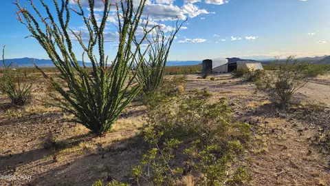 14279 S Anegam Rd, Yucca, AZ 86438