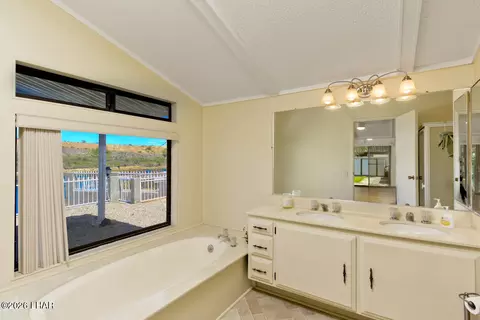 Bath - 480 E Riverfront Dr, Parker, AZ 85344 photo 1 of 3