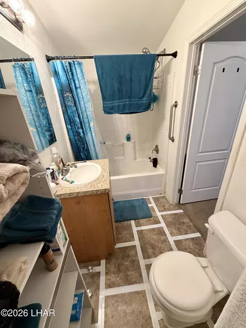 Bath - 4775 E Cove Dr, Golden Shores, AZ 86436 photo 1 of 2