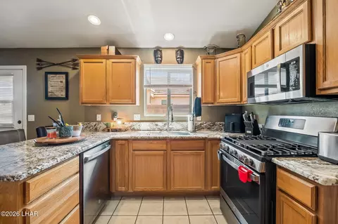 Kitchen - 3973 E Nicole Ave, Kingman, AZ 86409 photo 2 of 4