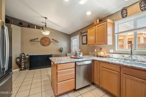 Kitchen - 3973 E Nicole Ave, Kingman, AZ 86409 photo 3 of 4