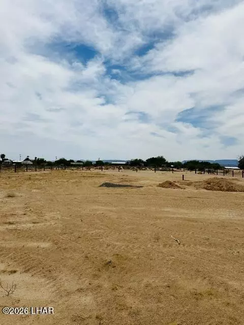 000 42e, Bouse, AZ 85325