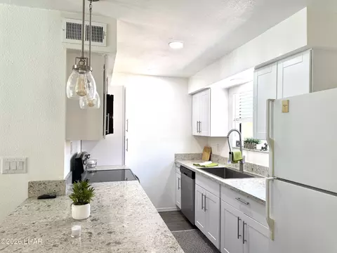 2672 Jamaica Blvd S #5, Lake Havasu City, AZ 86406