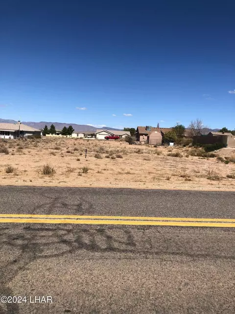 7749 E Concho Dr, Kingman, AZ 86401 photo 2