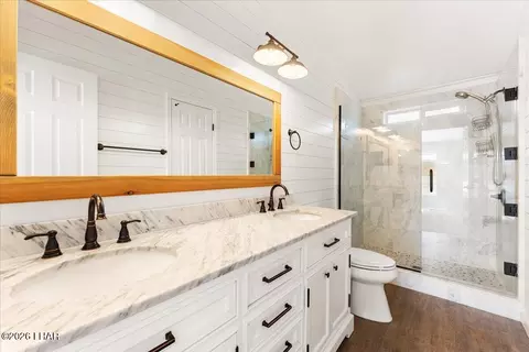 Bath - 433 E Riverfront Dr, Parker, AZ 85344 photo 1 of 4