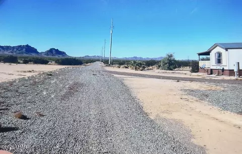 36985 Avenue 42 E, Bouse, AZ 85325 photo 2