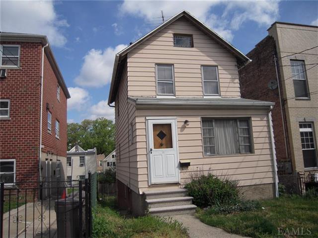 263 E 234th St, Bronx, NY 10470 photo 1