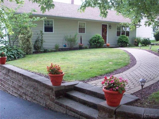 159 Riverview Dr, Fishkill, NY 12524 photo 1
