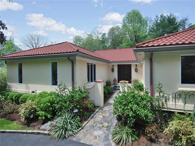 40 Brevoort Ln, Rye, NY 10580 photo 1