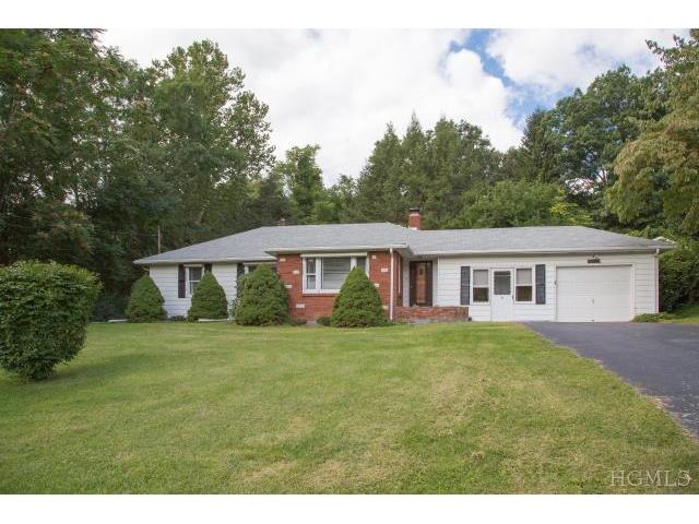 8 Maple Rd, Poughkeepsie, NY 12601 photo 1
