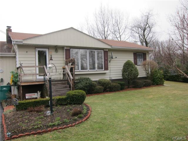 25 Jorge Ln, Wallkill, NY 12589 photo 1